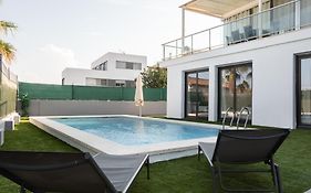 Descubre Villa Oasis - Confort, diseño y naturaleza a un paso de Valencia